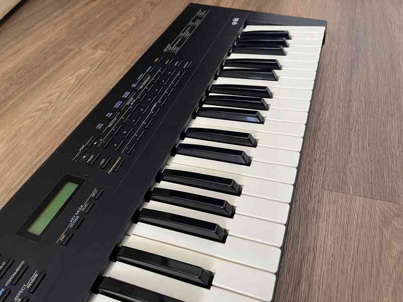Roland JV-30 - foto 2