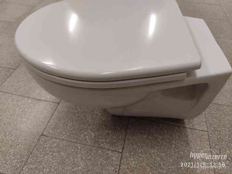 závěsný záchod - foto 1