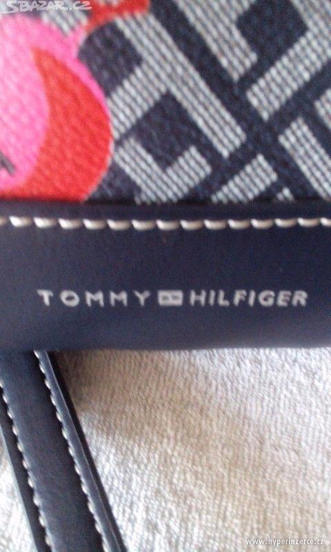 Tommy Hilfiger crossbody kabelka. - foto 2