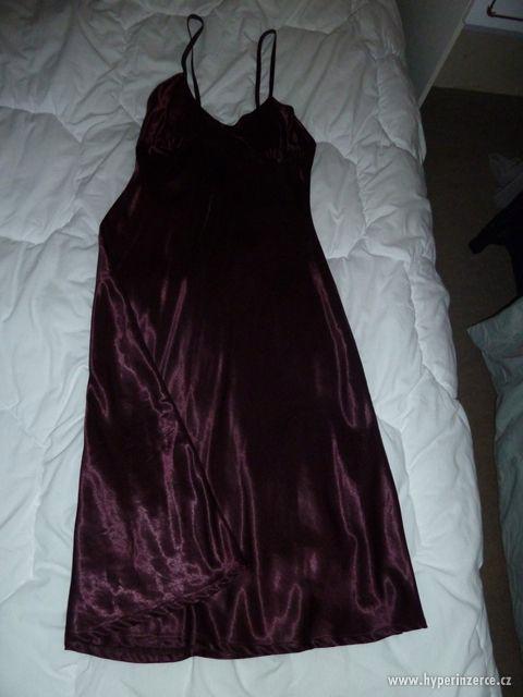 Vínovo - hnědé saténové šaty - foto 1