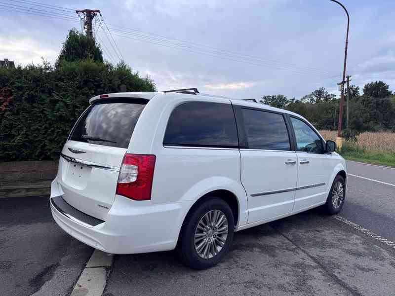 Chrysler Town Country 3,6 RT SFT Úhly DVD 2013 - foto 4