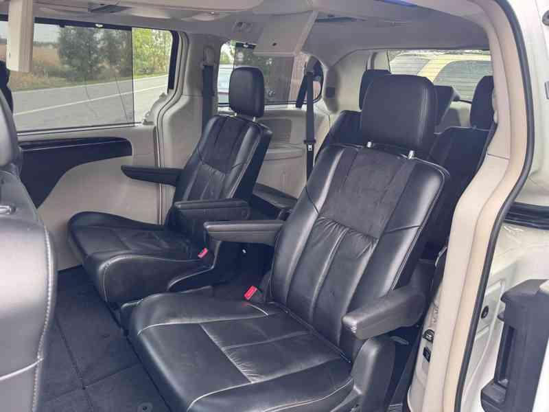 Chrysler Town Country 3,6 RT SFT Úhly DVD 2013 - foto 15