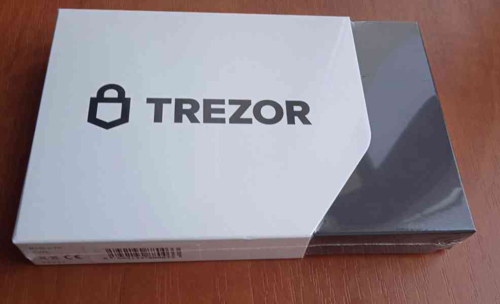 Hardware peněženka Trezor model T - foto 1