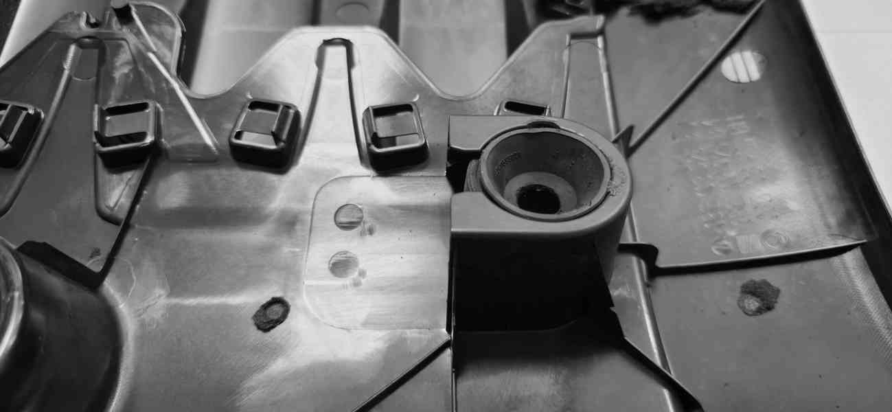 Kryt motoru 1.9 TDI PD 77kW Škoda  - foto 4