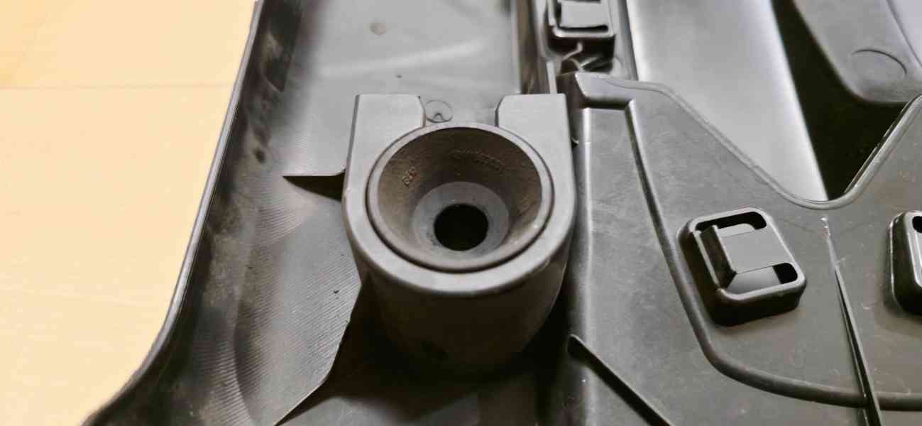 Kryt motoru 1.9 TDI PD 77kW Škoda  - foto 5