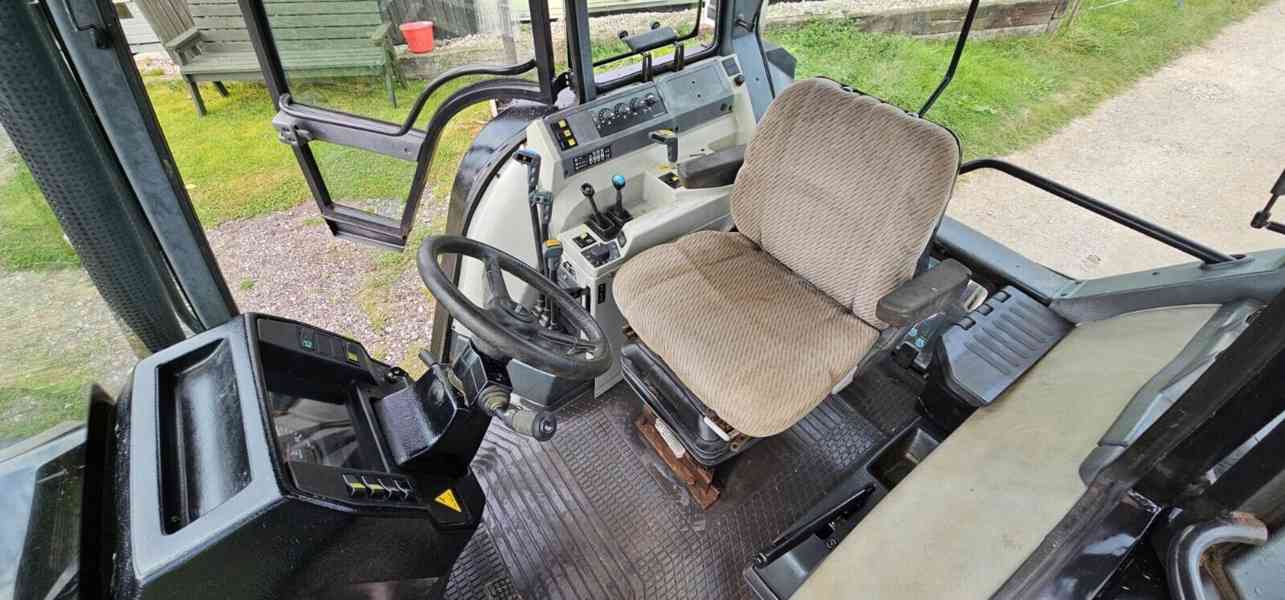  Traktor Valtra Valmet VII4OO - foto 3