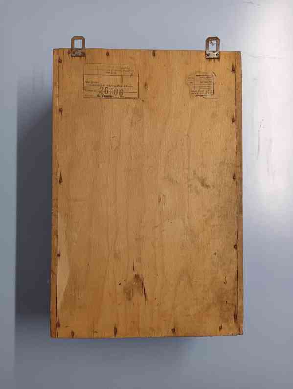 Historická dřevěná lékárnička - foto 5