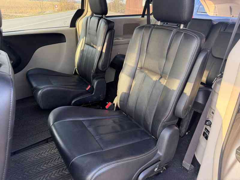 Chrysler Town Country 3,6 Pentastar DVD Kůže 2014 - foto 15