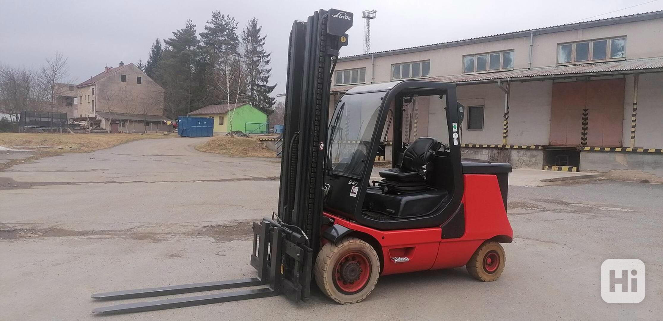 LINDE E40P-02 triplex, boční posuv AKU - foto 1