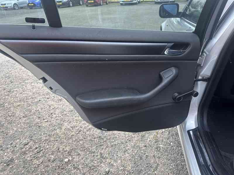 BMW Řada 3 325 xDrive 141kW Výhřev/Navi - foto 12