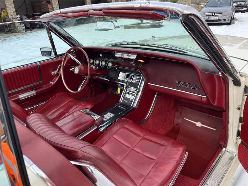 Ford Thunderbird r.v. 1966 - foto 9