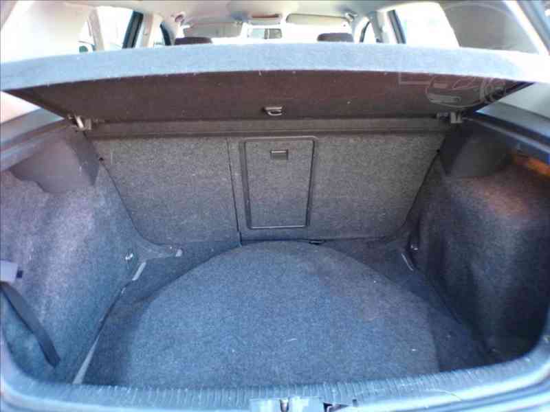 Volkswagen Golf 1,4 16V TREND-NOVÁ SPOJKA+ROZVODY - foto 9