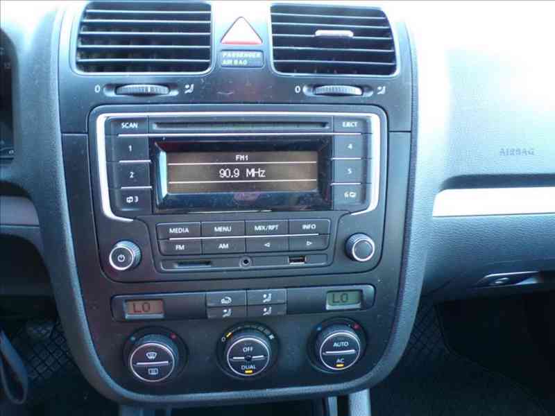 Volkswagen Golf 1,4 16V TREND-NOVÁ SPOJKA+ROZVODY - foto 6