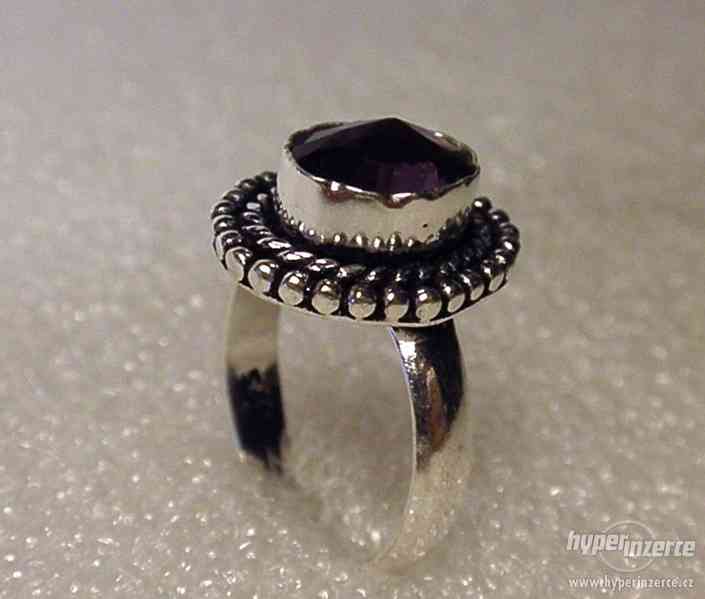 Stříbrný prsten s ametystem D7 . - foto 1