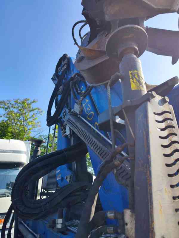 Hákový nosič kontejneru s hydraulickou rukou - foto 4