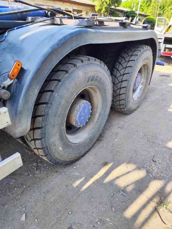 Hákový nosič kontejneru s hydraulickou rukou - foto 5
