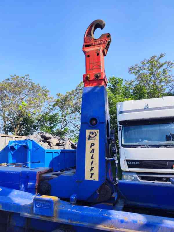Hákový nosič kontejneru s hydraulickou rukou - foto 3