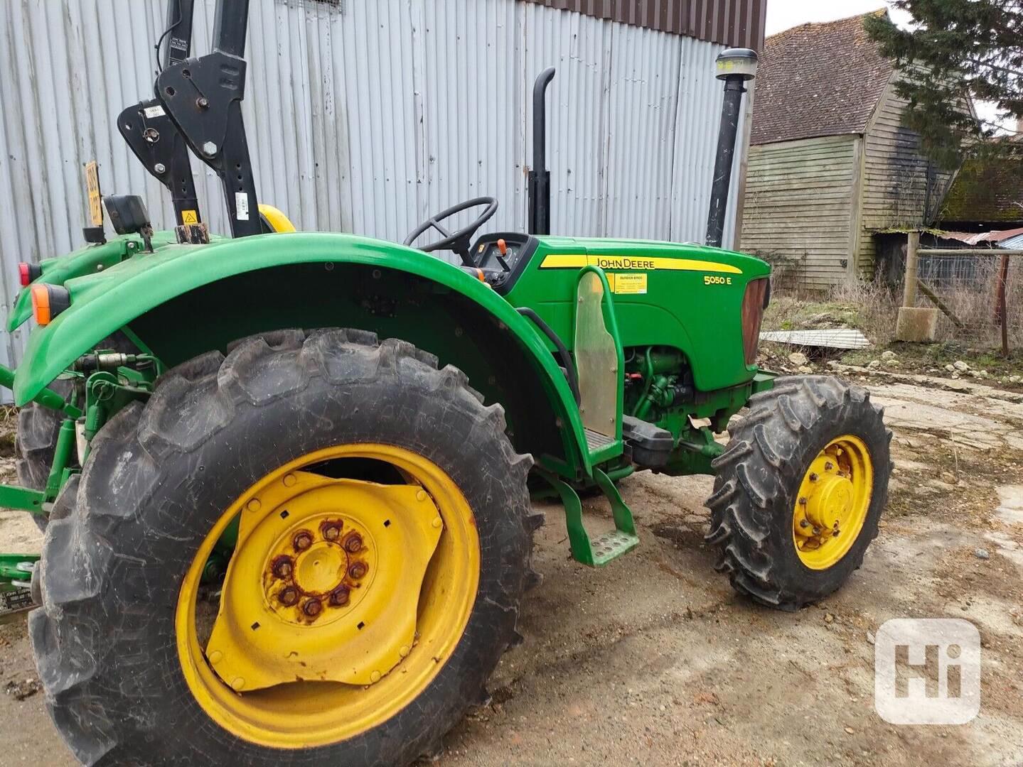  Traktor John Deere EE0V/50J - foto 1