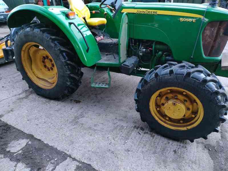  Traktor John Deere EE0V/50J - foto 2