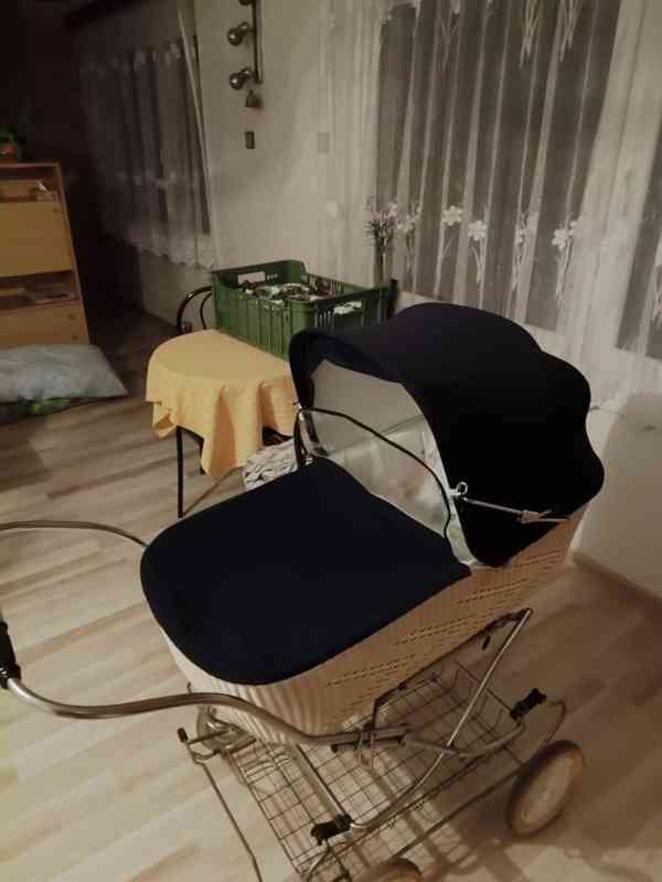 retro kočárek - foto 2