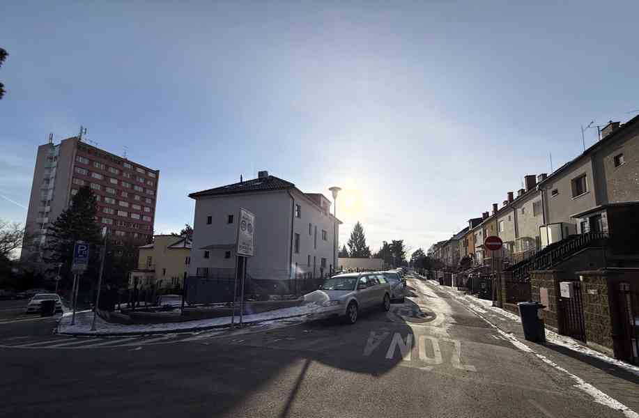 PRONÁJEM ČTYŘ KANCELÁŘÍ S VEŠKERÝM ZÁZEMÍM V BRNĚ–ŠTÝŘICÍCH - foto 19