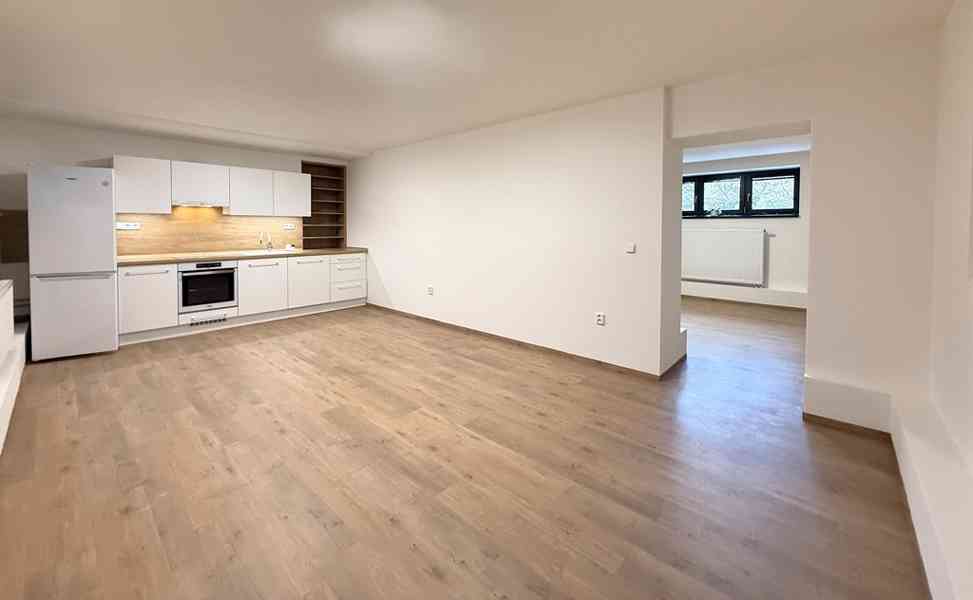 PRONÁJEM ČTYŘ KANCELÁŘÍ S VEŠKERÝM ZÁZEMÍM V BRNĚ–ŠTÝŘICÍCH - foto 3