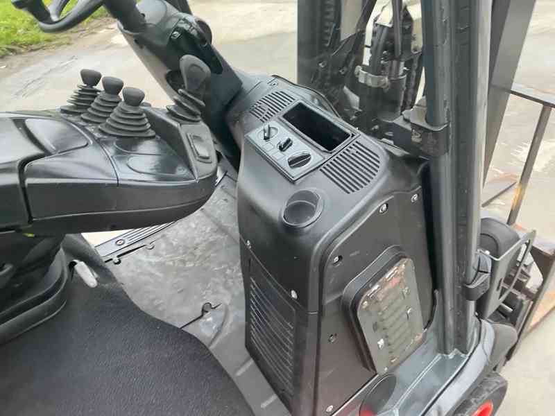 Vysokozdvižný vozík Linde H20T  - foto 9