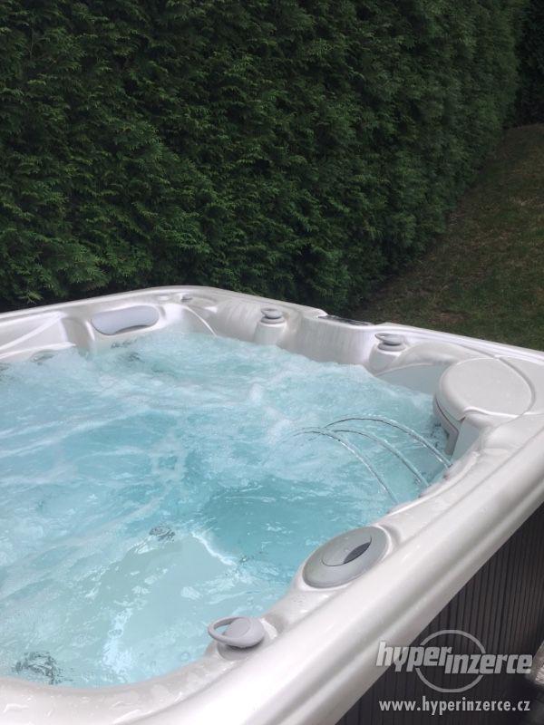 Vířivka HotSpring - foto 2