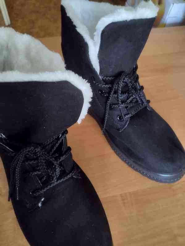 Nové kotníčkové boty s kožíškem č.42