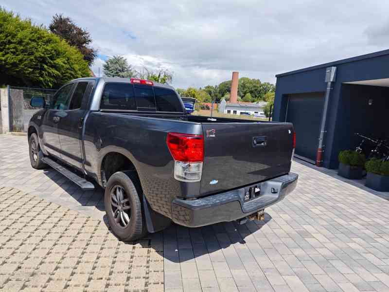 Toyota Tundra 5,7 V8 benzín 284kw - foto 6