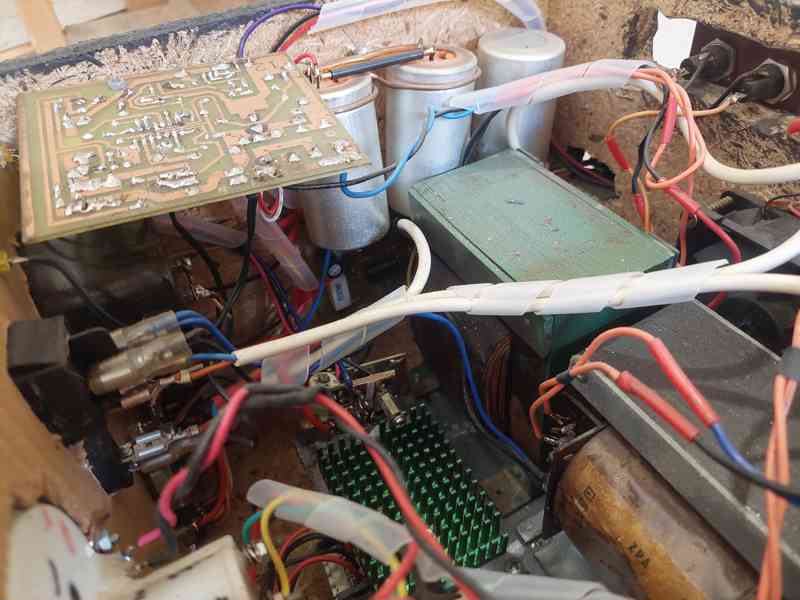 Amatérský laboratorní zdroj 4x0-27 4A - foto 4