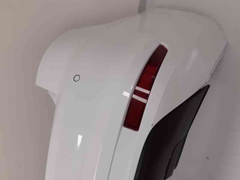 Zadní nárazník 5C6807421 VW Jetta VI, bílý - foto 4