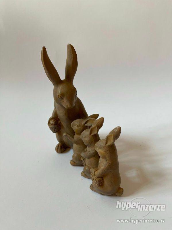 Zaječice se zajíčky socha dekorace - foto 2