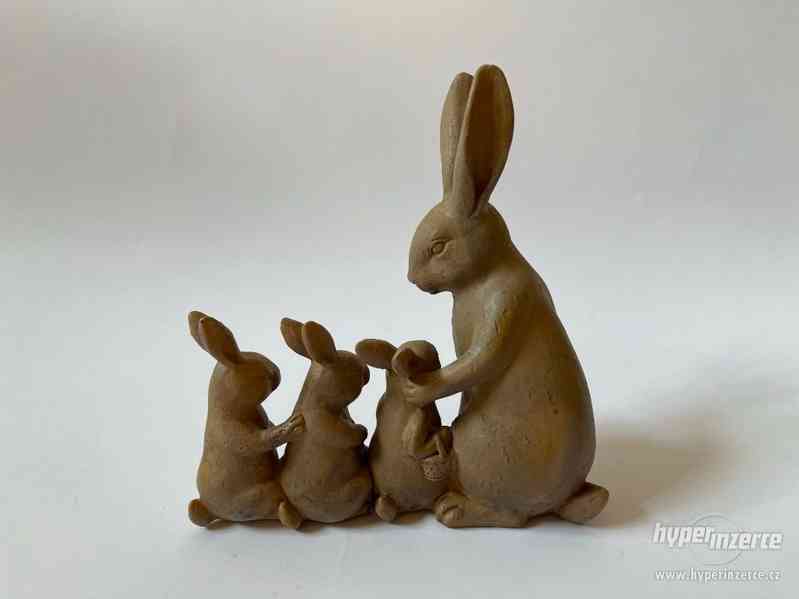 Zaječice se zajíčky socha dekorace - foto 3