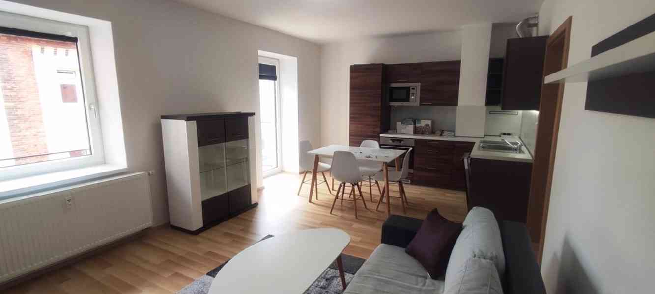 K pronájmu nový byt 2+kk Žižkovo náměstí, Znojmo - foto 3