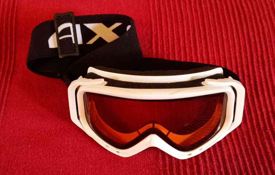 Prodám lyžařskou/snowboardovou přilbu Smith Venue - foto 3