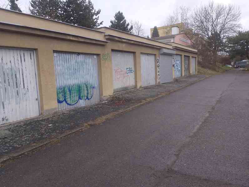 Pronájem garáže v Praze 10 Malešicích - foto 1