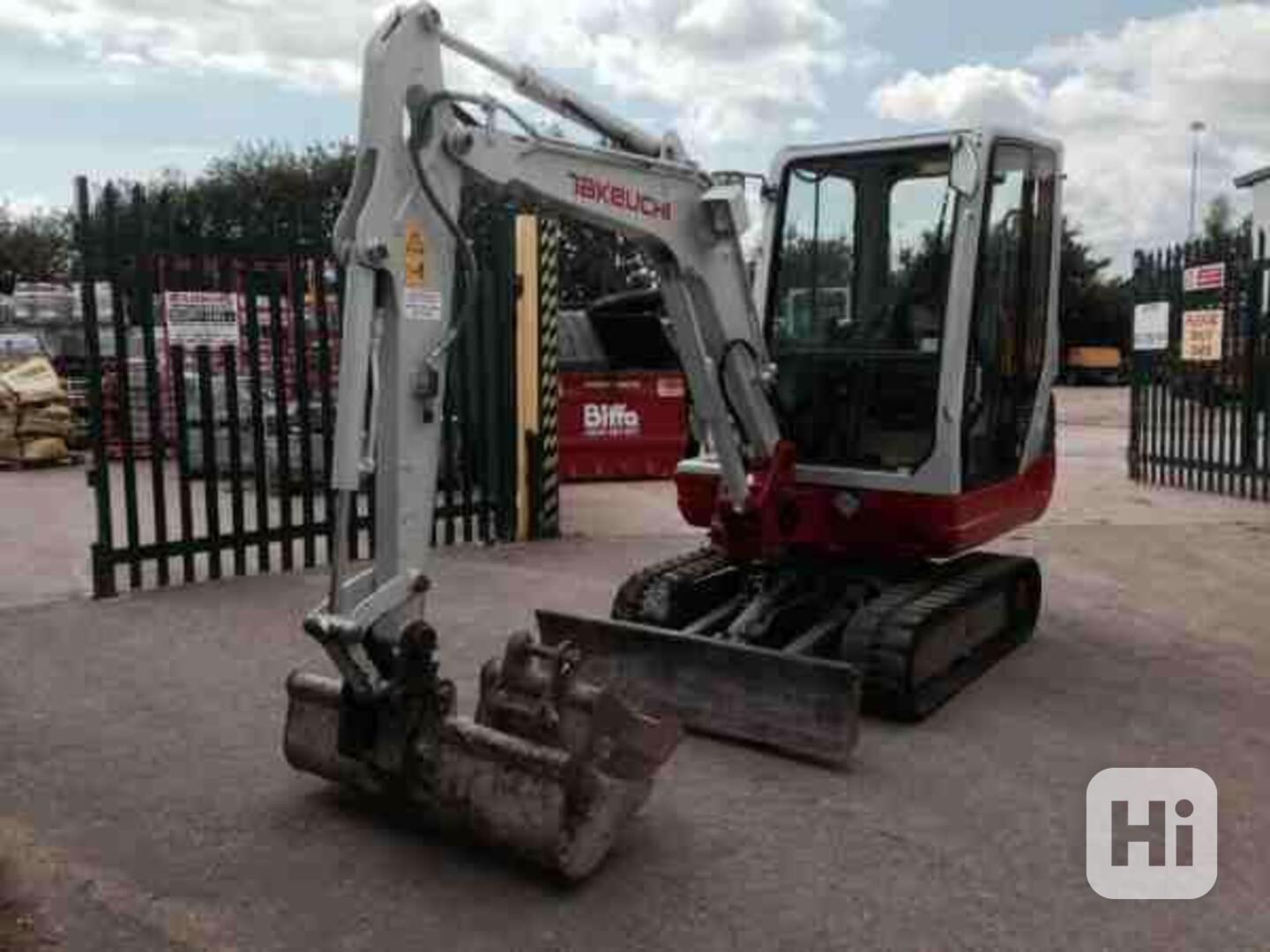 2011 Takeuchi TB228 - foto 1