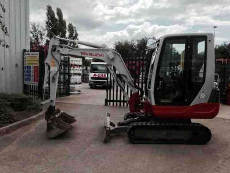 2011 Takeuchi TB228 - foto 2