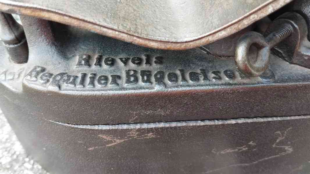 Obrovská komínová stará žehlička 8,42kg! D.R.G.M. - foto 12