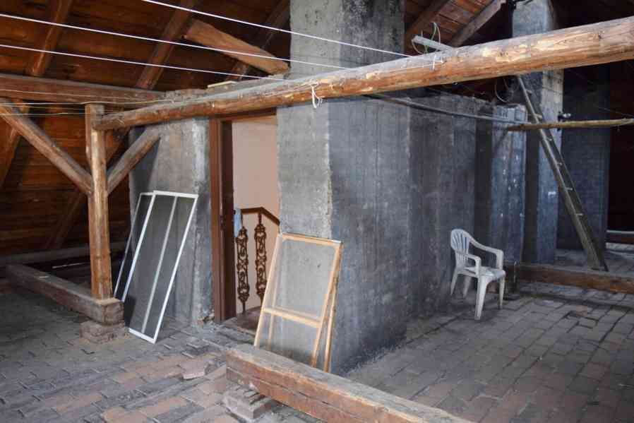 Prodej půdy pro vestavbu bytu 4+1 ve Dvoře Králové n.L. - foto 6