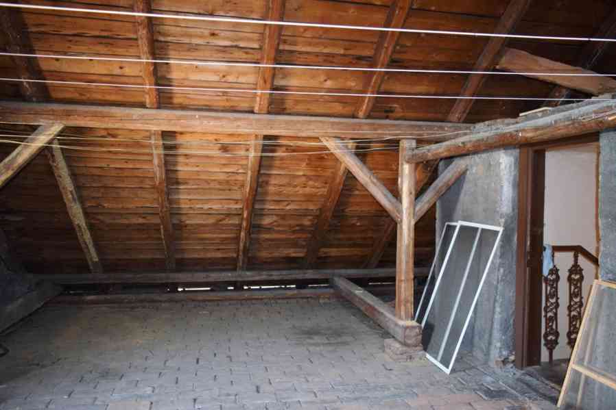 Prodej půdy pro vestavbu bytu 4+1 ve Dvoře Králové n.L. - foto 7