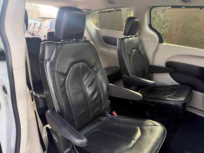 Chrysler Pacifica 3,6 RU Panorama Limited 2018 - foto 9
