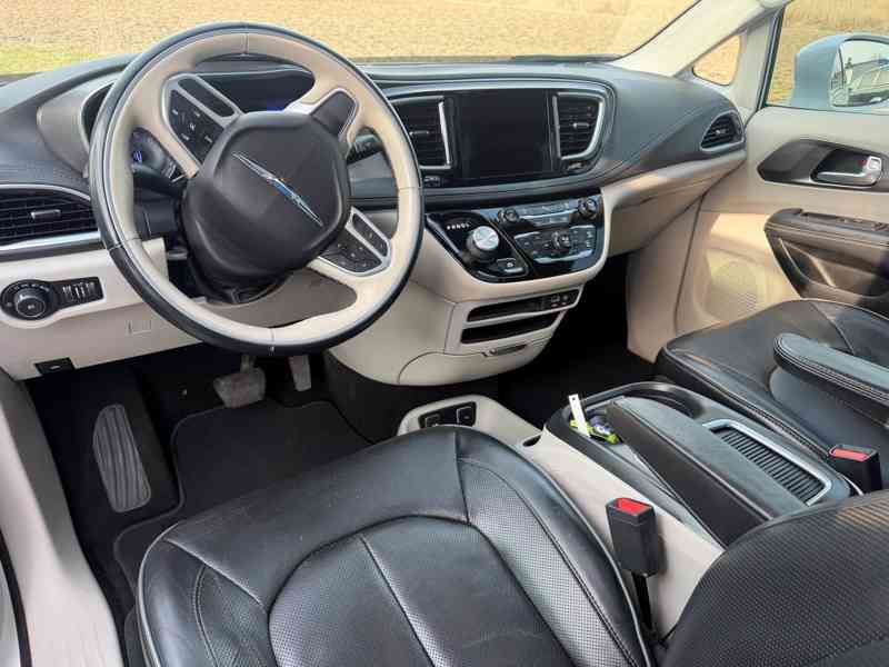 Chrysler Pacifica 3,6 RU Panorama Limited 2018 - foto 15