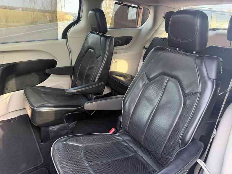 Chrysler Pacifica 3,6 RU Panorama Limited 2018 - foto 14