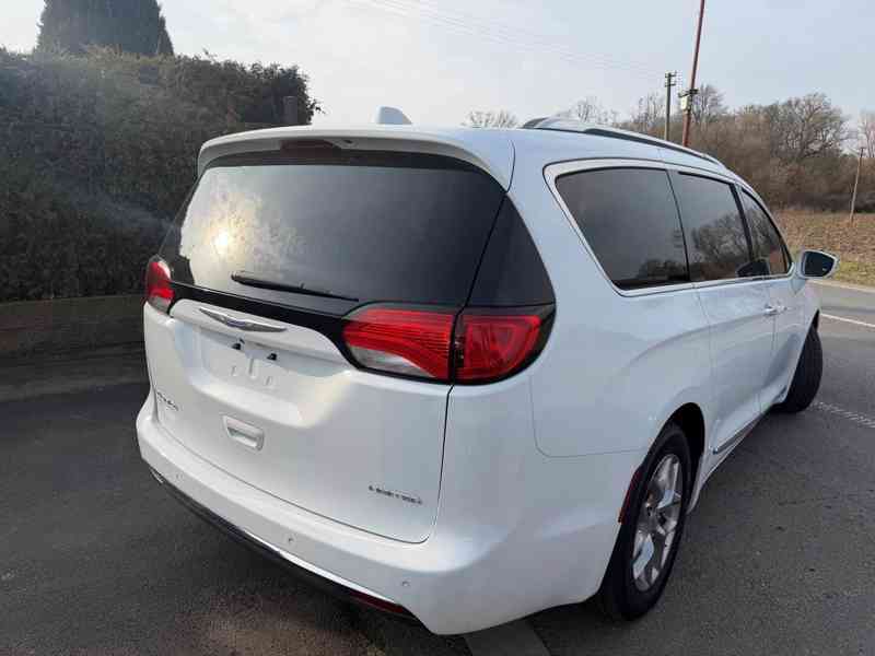 Chrysler Pacifica 3,6 RU Panorama Limited 2018 - foto 4