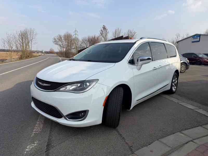 Chrysler Pacifica 3,6 RU Panorama Limited 2018 - foto 2