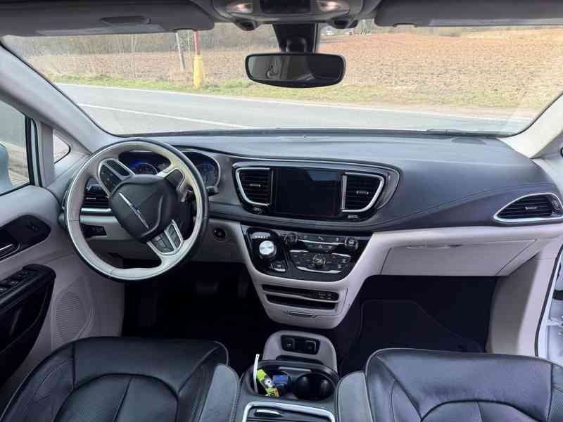 Chrysler Pacifica 3,6 RU Panorama Limited 2018 - foto 12