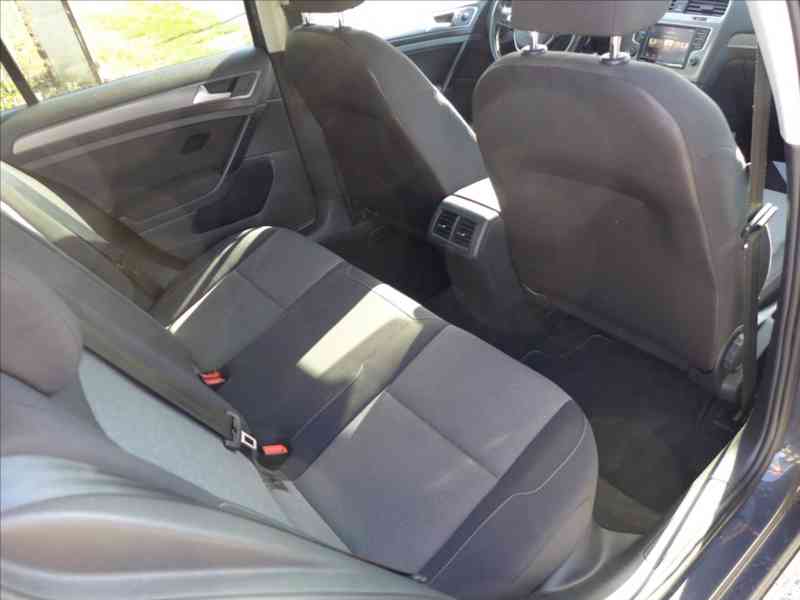 Volkswagen Golf 1,2 TSI DIGI KLIMA, 1.MAJITEL - foto 9