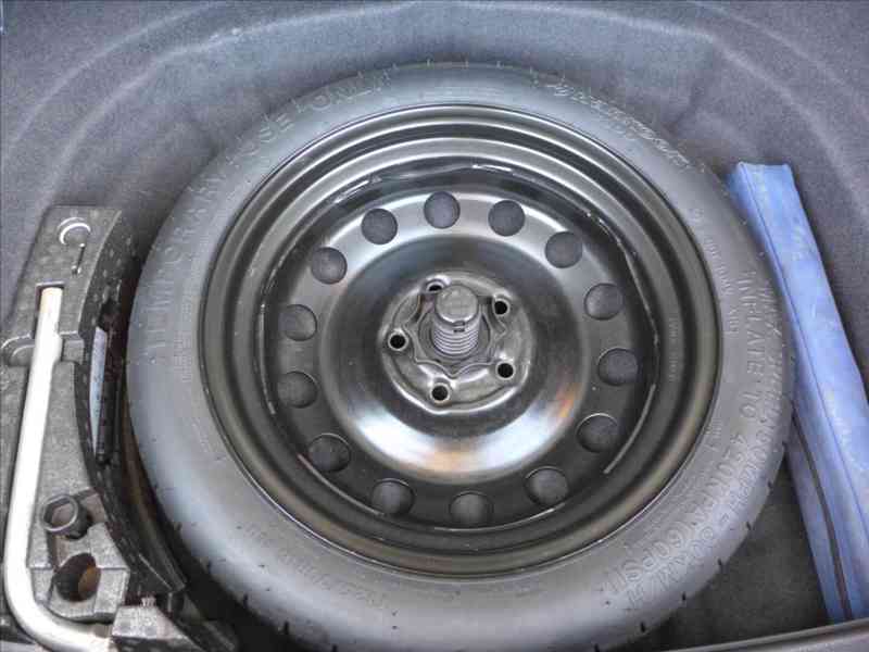 Volkswagen Golf 1,2 TSI DIGI KLIMA, 1.MAJITEL - foto 8
